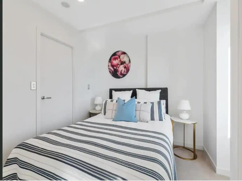 Just Opposite To Sky Tower , 2 Bed 2 Bath In Cbd Appartement Auckland Buitenkant foto