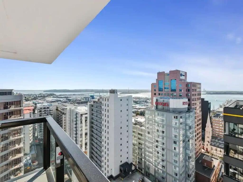 Just Opposite To Sky Tower , 2 Bed 2 Bath In Cbd Appartement Auckland Buitenkant foto
