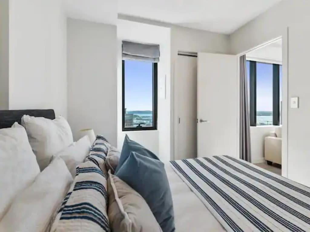Just Opposite To Sky Tower , 2 Bed 2 Bath In Cbd Appartement Auckland Buitenkant foto